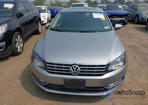 2012 Volkswagen Passat 2.5L Sel Premium z USA, uszkodzony, nr VIN 1VWCP7A39CC006938